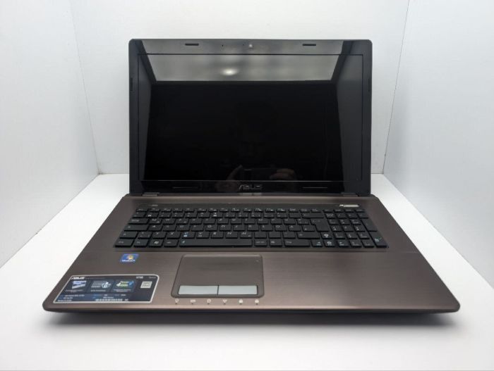 Ноутбук Asus X73E / 17.3" (1600x900) TN / Intel Core i3-2350M (2 (4) ядра по 2.3 GHz) / 6 GB DDR3 / 320 GB HDD / Intel HD Graphics 3000 / WebCam / DVD-ROM б/в - зображення 3