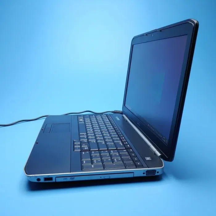 Ноутбук Б-клас Dell Latitude E5520 / 15.6" (1366x768) TN / Intel Core i5-2410M (2 (4) ядра по 2.3 - 2.9 GHz) / 8 GB DDR3 / 240 GB SSD / Intel HD Graphics 3000 / WebCam / DVD-ROM / Win 10 Pro б/в - зображення 5