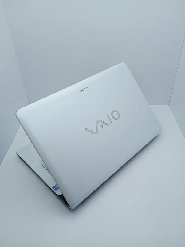 Ноутбук Sony SVE171 / 17.3" (1600x900) TN / Intel Core i5-3210M (2 (4) ядра по 2.5 - 3.1 GHz) / 6 GB DDR3 / 500 GB HDD / AMD Radeon HD 7600M, 1 GB DDR3, 128-bit / WebCam б/в - зображення 8