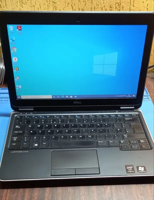 Нетбук Dell Latitude E7240 / 12.5" (1366x768) TN / Intel Core i5-4310U (2 (4) ядра по 2.0 - 3.0 GHz) / 8 GB DDR3 / 128 GB SSD / Intel HD Graphics 4400 / WebCam / Windows 10 б/в - зображення 2