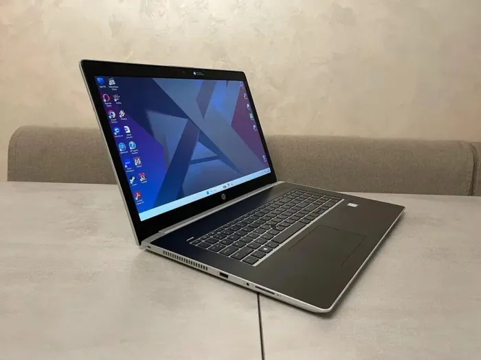 Ігровий ноутбук HP ProBook 470 G5 / 17.3" (1600x900) TN / Intel Core i5-8250U (4 (8) ядра по 1.6 - 3.4 GHz) / 8 GB DDR4 / 256 GB SSD + 500 GB HDD / nVidia GeForce 930MX, 2 GB DDR3, 64-bit / WebCam / HDMI б/в - зображення 3