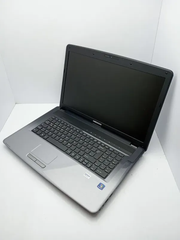 Ноутбук Acer Medion E7222 / 17.3" (1600x900) TN / Intel Core i5-2540M (2 (4) ядра по 2.6 - 3.3 GHz) / 6 GB DDR3 / 120 GB SSD + 500 GB HDD / Intel HD Graphics 3000 / WebCam / АКБ не тримає б/в - зображення 4