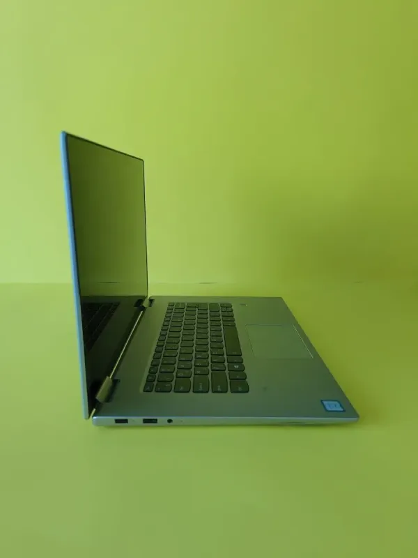 Ноутбук-трансформер Б-клас Lenovo Yoga 720-15IKB / 15.6" (1920x1080) IPS Touch / Intel Core i7-7700HQ (4 (8) ядра по 2.8 - 3.8 GHz) / 32 GB DDR4 / 256 GB SSD / Intel HD Graphics 620 / WebCam б/в - зображення 4