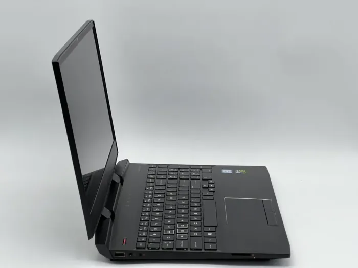 Ігровий ноутбук HP Omen 15-dc0051nr / 15.6" (1920x1080) IPS / Intel Core i7-8750H (6 (12) ядер по 2.2 - 4.1 GHz) / 16 GB DDR4 / 480 GB SSD / nVidia GeForce GTX 1060, 6 GB GDDR5, 192-bit / WebCam б/в - зображення 3