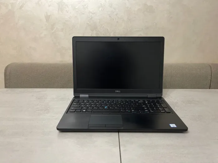 Ноутбук Б-клас Dell Latitude 5590 / 15.6" (1920x1080) IPS / Intel Core i5-8350U (4 (8) ядра по 1.7 - 3.6 GHz) / 16 GB DDR4 / 256 GB SSD / Intel UHD Graphics 620 / WebCam б/в - зображення 3