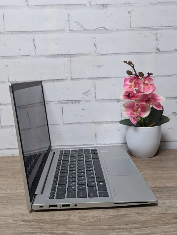 Ультрабук Б-клас HP EliteBook 830 G7 / 13.3" (1920x1080) IPS / Intel Core i5-10310U (4 (8) ядра по 1.7 - 4.4 GHz) / 16 GB DDR4 / 256 GB SSD / Intel UHD Graphics / WebCam / HDMI б/в - зображення 7