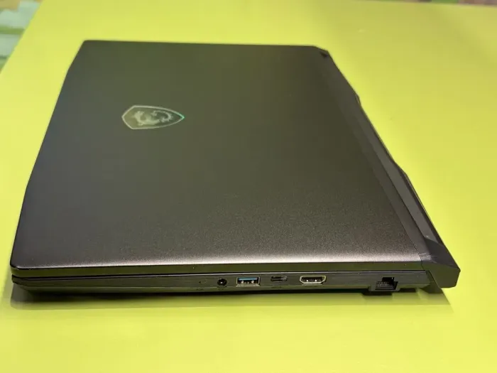 Ігровий ноутбук MSI Crosshair 16 HX / 16" (1920x1200) IPS / Intel Core i7-13620H (10 (16) ядер по 3,6 - 4,9 ГГц) / 16 ГБ DDR5 / 1000 ГБ SSD / nVidia GeForce RTX 4070, 8 ГБ GDDR6, 128-bit / WebCam / HDMI б/в - зображення 4