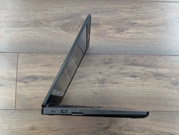 Ультрабук Б-клас Dell Latitude 5490 / 14" (1920x1080) IPS Touch / Intel Core i5-6300U (2 (4) ядра по 2.4 - 3.0 GHz) / 8 GB DDR4 / 256 GB SSD / Intel HD Graphics 520 / WebCam б/в - зображення 5