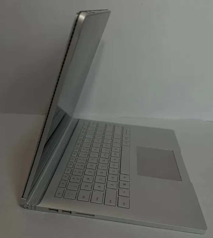 Ігровий ультрабук-трансформер Б-клас Microsoft Surface Book 2 / 13.5" (3000x2000) IPS Touch / Intel Core i7-8650U (4 (8) ядра по 1.9 - 4.2 GHz) / 8 GB DDR4 / 256 GB SSD / nVidia GeForce GTX 1050, 2 GB GDDR5, 128-bit / WebCam / Win 11 Pro б/в - зображення 4