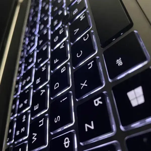 Ультрабук HP ProBook 650 G4 / 15.6" (1920x1080) IPS / Intel Core i7-8850H (6 (12) ядра по 2.6 - 4.3 GHz) / 16 GB DDR4 / 256 GB SSD / Intel UHD Graphics 630 / Fingerprint / WebCam б/в - зображення 6