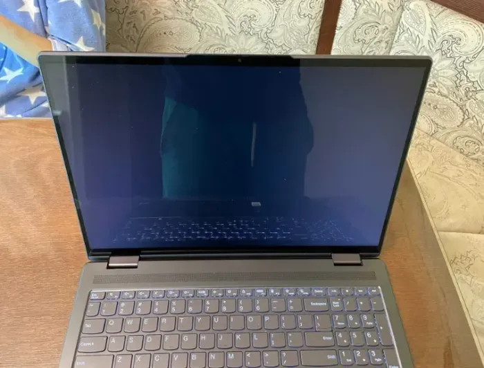 Ноутбук Lenovo Yoga 7 16IAP7 / 16" (2560x1600) IPS Touch / Intel Core i5-1240P (12 (16) ядер по 3.3 - 4.4 GHz) / 8 GB DDR5 / 256 GB SSD / Intel Iris Xe Graphics eligible / WebCam б/в - зображення 4