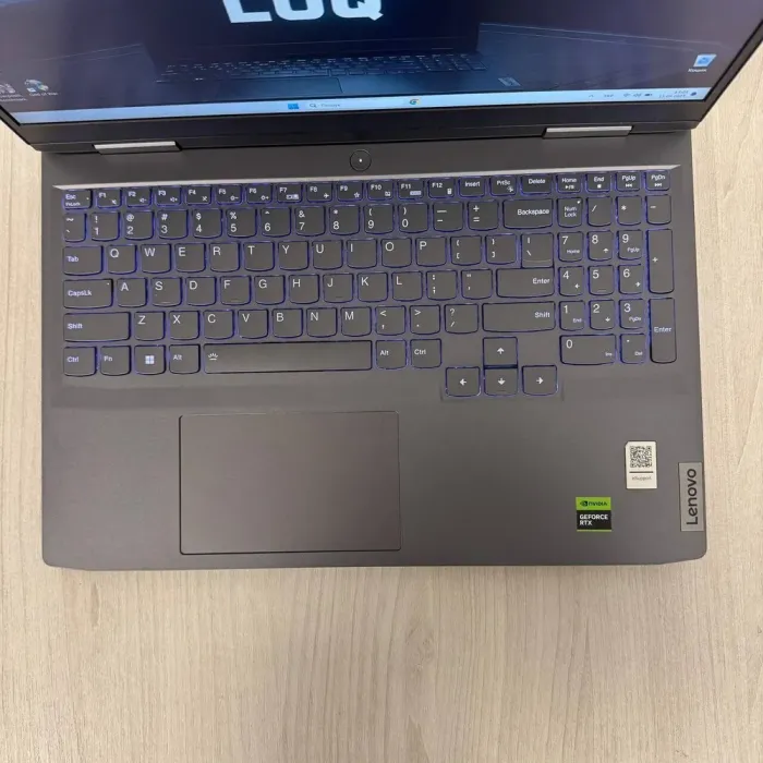 Ігровий ноутбук Б-класу Lenovo LOQ 15APH8 / 15,6" (1920x1080) IPS / AMD Ryzen 7 7840HS (8 (16) ядер по 3,8 - 5,1 ГГц) / 16 ГБ DDR5 / 512 ГБ SSD NVMe / nVidia GeForce RTX 4060, 8 ГБ GDDR6, 128-bit / WebCam б/в - зображення 7