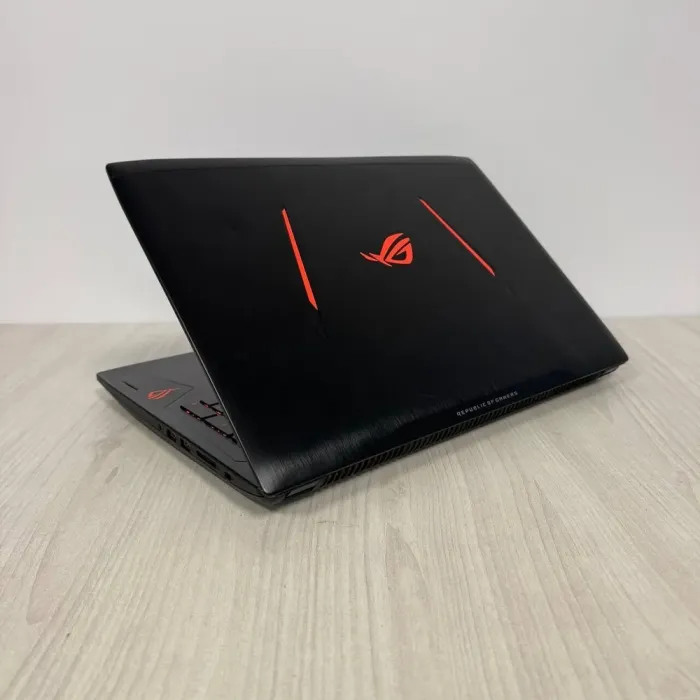 Ігровий ноутбук Б-класу Asus ROG Strix GL502VSK / 15.6" (1920x1080) IPS / Intel Core i7-7700HQ (4 (8) ядра по 2.8 - 3.8 GHz) / 16 GB DDR4 / 256 GB SSD NVMe / nVidia GeForce GTX 1070, 8 GB GDDR5, 256-bit / WebCam б/в - зображення 6