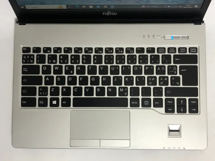 Ноутбук Б-клас Fujitsu LifeBook S935 / 13.3" (1920x1080) IPS / Intel Core i5-5300U (2 (4) ядра 2.3 - 2.9 GHz) / 8 GB DDR3 / 256 GB SSD / Intel HD Graphics 5500 / WebCam / Win 10 Pro б/в - зображення 8