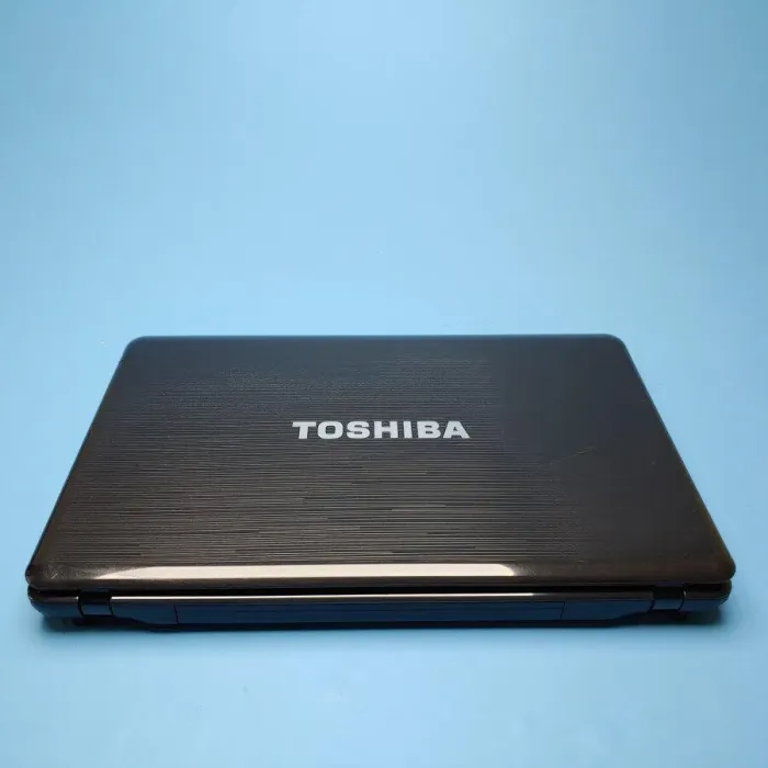 Ноутбук Toshiba Satellite P755-S5383 / 15.6" (1366x768) TN / Intel Core i7-2670QM (4 (8) ядро по 2.2 - 3.1 GHz) / 8 GB DDR3 / 240 GB SSD / Intel HD Graphics 3000 / WebCam / DVD-RW / Win 10 Home б/в - зображення 3