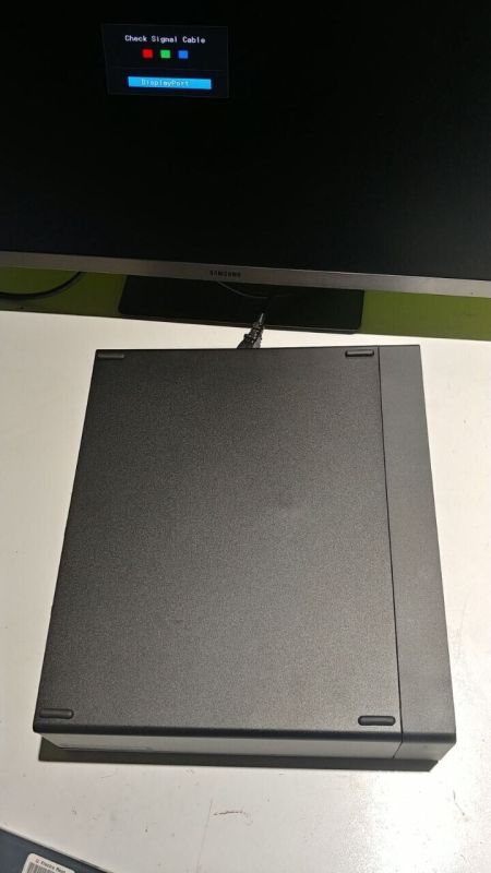 Комп'ютер класу B Lenovo ThinkStation P340 SFF / Intel Xeon W-1250 (6 (12) ядер по 3,3 - 4,7 ГГц) / 16 ГБ DDR4 / 256 ГБ SSD / Intel UHD Graphics P630 / COM-порт / DisplayPort б/в - зображення 4