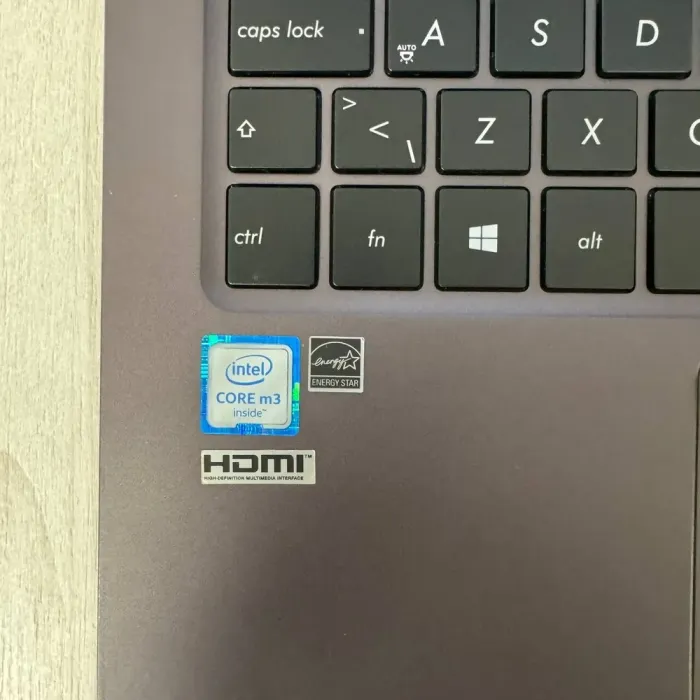 Ультрабук Б-клас Asus ZenBook UX305CA / 13.3" (1920x1080) IPS / Intel Core m3-6Y30 (2 (4) ядра по 0.9 - 2.2 GHz) / 8 GB DDR3 / 256 GB SSD NVMe / Intel UHD Graphics 620 / WebCam б/в - зображення 8