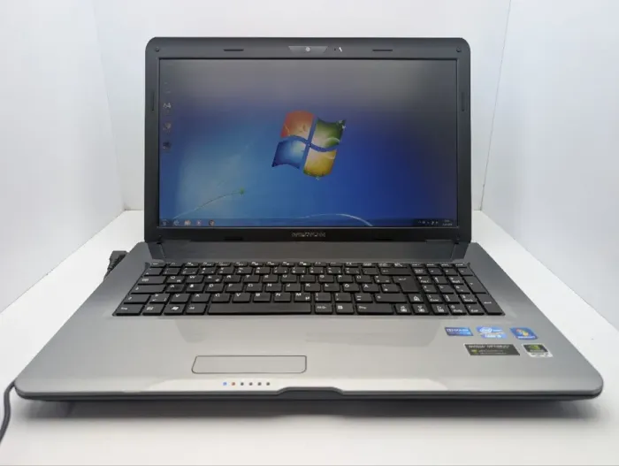 Ноутбук Medion Akoya P7624 / 17.3" (1600x900) TN / Intel Core i5-2450M (2 (4) ядра по 2.5 - 3.1 GHz) / 6 GB DDR3 / 320 GB HDD / nVidia GeForce GT 630M, 1 GB GDDR3, 128-bit / WebCam / АКБ не тримає б/в - зображення 2