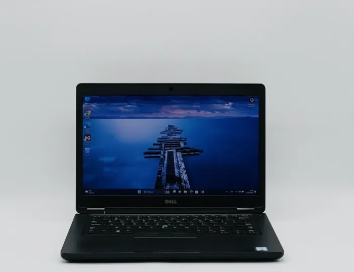 Ультрабук Б-клас Dell Latitude 5490 / 14" (1366x768) TN / Intel Core i5-8350U (4 (8) ядра по 1.7 - 3.6 GHz) / 8 GB DDR4 / 240 GB SSD / Intel UHD Graphics 620 / WebCam / HDMI б/в - зображення 2