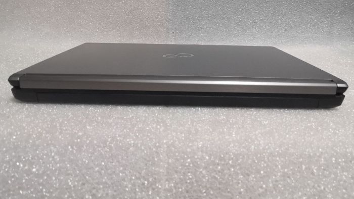 Ноутбук Fujitsu Lifebook E736 / 13.3" TN / Core i5-6300U (2(4) ядра по 2.4-3GHz) / 8GB DDR4 / 500GB HDD / HD Graphics 520 / WebCam б/в - зображення 13