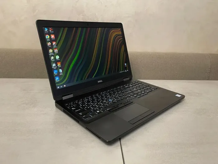 Робоча станція Dell Precision 3510 / 15.6" IPS / Core i7-6820HQ (4(8) ядра по 2.7-3.6GHz) / 16GB DDR4 / 256GB SSD M.2 NEW / AMD FirePro W5130M, 2GB GDDR5, 128bit / WebCam / HDMI / АКБ NEW б/в - зображення 4