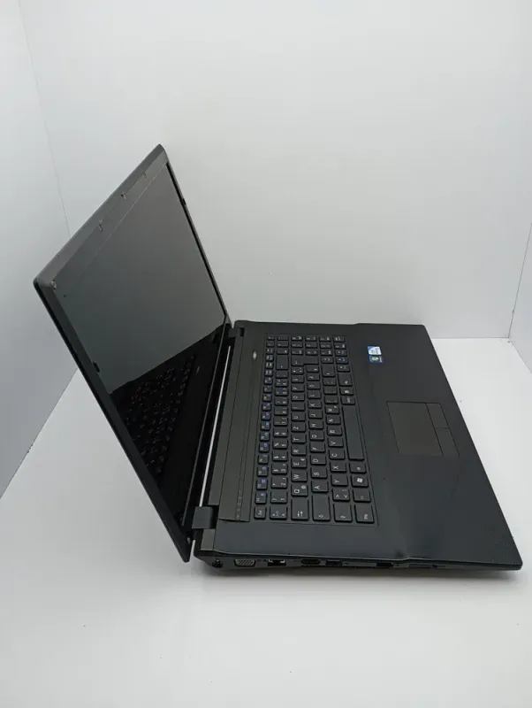 Ноутбук Asus Terra 1748 / 17.3" (1600x900) TN / Intel Pentium B950 (2 ядра по 2.1 GHz) / 6 GB DDR3 / 750 GB HDD / Intel HD Graphics / WebCam б/в - зображення 5