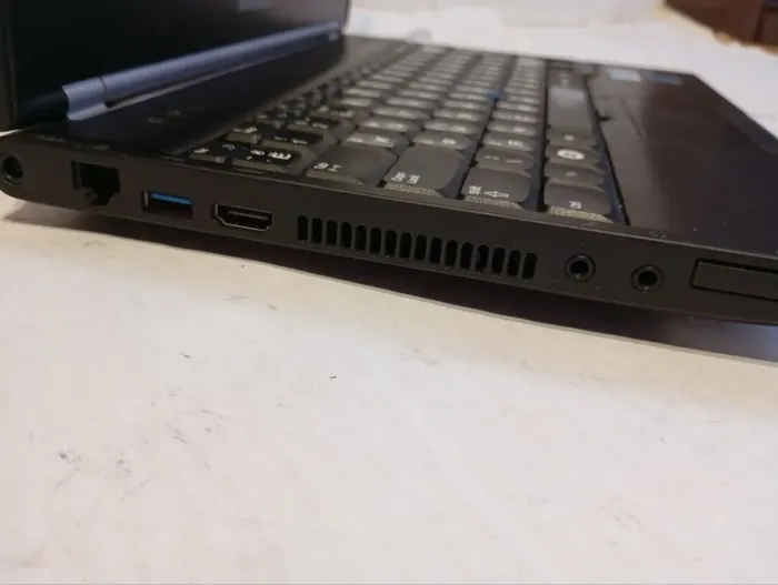 Нетбук Б-класс Samsung NP400B2B / 12.5" (1366x768) TN / Intel Core i5-2450M (2 (4) ядра по 2.5 - 3.1 GHz) / 8 GB DDR3 / 500 GB HDD / Intel HD Graphics 3000 / WebCam б/в - зображення 5