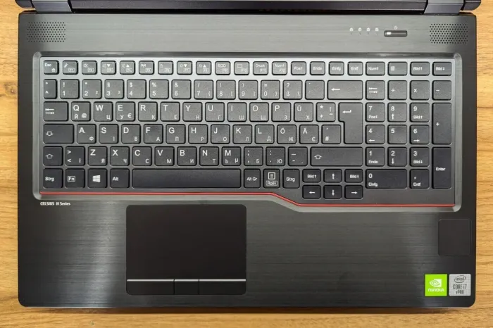 Мобільна робоча станція Fujitsu Celsius H7510 / 15.6" (1920x1080) IPS / Intel Core i7-10850H (6 (12) ядер по 2.7 - 5.1 GHz) / 32 GB DDR4 / 512 GB SSD + 512 GB SSD / nVidia Quadro T1000, 4 GB GDDR6, 128-bit / WebCam / Windows 10 б/в - зображення 3