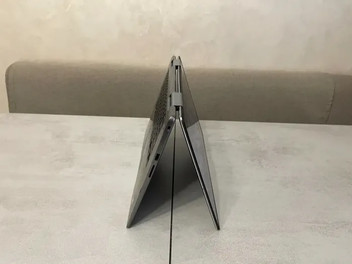 Ноутбук-трансформер Б-клас Dell Inspiron 15-7573 / 15.6" (1920x1080) IPS Touch / Intel Core i5-8250U (4 (8) ядер по 1.6 - 3.4 GHz) / 16 GB DDR4 / 256 GB SSD / Intel UHD Graphics 620 / WebCam / HDMI б/в - зображення 5