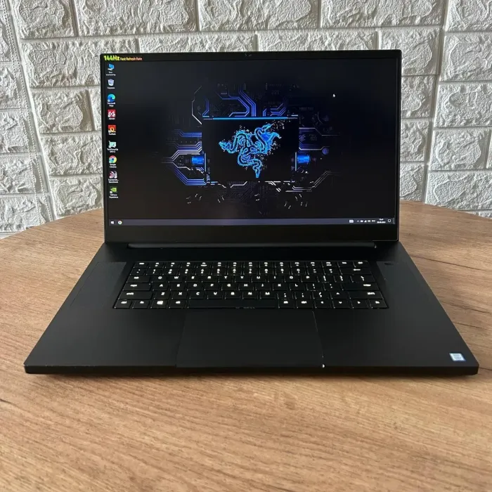 Ігровий ноутбук Б-клас Razer Blade 17 RZ09-0287 / 17.3" (1920x1080) IPS / Intel Core i7-9750H (6 (12) ядер по 2.6 - 4.5 GHz) / 16 GB DDR4 / 512 GB SSD NVMe / nVidia GeForce RTX 2080 Max-Q, 8 GB GDDR6, 256-bit б/в - зображення 2