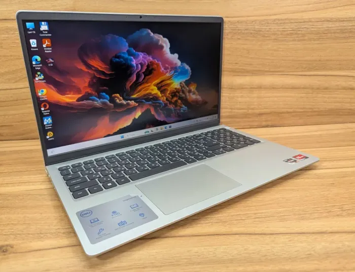 Ноутбук Dell Inspiron 15 3525 / 15.6" (1920x1080) IPS Touch / AMD Ryzen 5 5625U (6 (12) ядер по 2.3 - 4.3 GHz) / 16 GB DDR4 / 512 GB SSD / AMD Radeon Vega 8 / WebCam / Windows 11 б/в - зображення 4