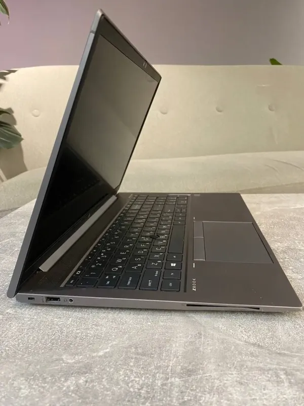 Ультрабук Б-клас HP ZBook Firefly 15 G8 / 15.6" (1920x1080) IPS / Intel Core i7-1185G7 (4 (8) ядра по 1.2 - 4.8 GHz) / 16 GB DDR4 / 256 GB SSD M.2 / Intel Iris Xe Graphics / WebCam / Win 10 б/в - зображення 4