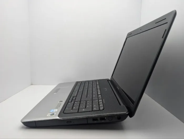 Ноутбук HP Compaq CQ71 / 17.3" (1600x900) TN / Intel Pentium T3400 (2 ядра по 2.1 GHz) / 4 GB DDR2 / 320 GB HDD / Intel HD Graphics / WebCam / DVD-ROM б/в - зображення 5