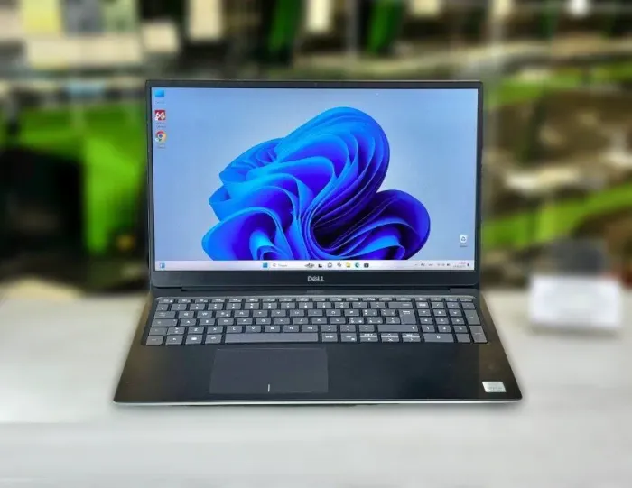 Ультрабук Б-клас Dell Vostro 5590 / 15.6" (1920x1080) IPS / Intel Core i5-10210U (4 (8) ядра по 1.6 - 4.2 GHz) / 8 GB DDR4 / 256 GB SSD M.2 / Intel UHD Graphics / WebCam / Win 11 Pro б/в - зображення 2