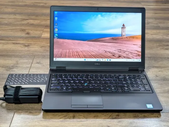 Ультрабук Б-клас Dell Latitude 5590 / 15.6" (1920x1080) TN / Intel Core i5-8350U (4 (8) ядра по 1.7 - 3.6 GHz) / 8 GB DDR4 / 128 GB SSD / Intel UHD Graphics 620 / WebCam / Win 11 б/в - зображення 2