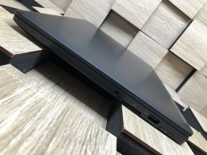 Ультрабук Dell Latitude E7470 / 14" (1920x1080) IPS / Intel Core i5-6300U (2 (4) ядра по 2.4 - 3.0 GHz) / 8 GB DDR4 / 256 GB SSD M.2 / Intel HD Graphics 520 / WebCam / HDMI б/в - зображення 7