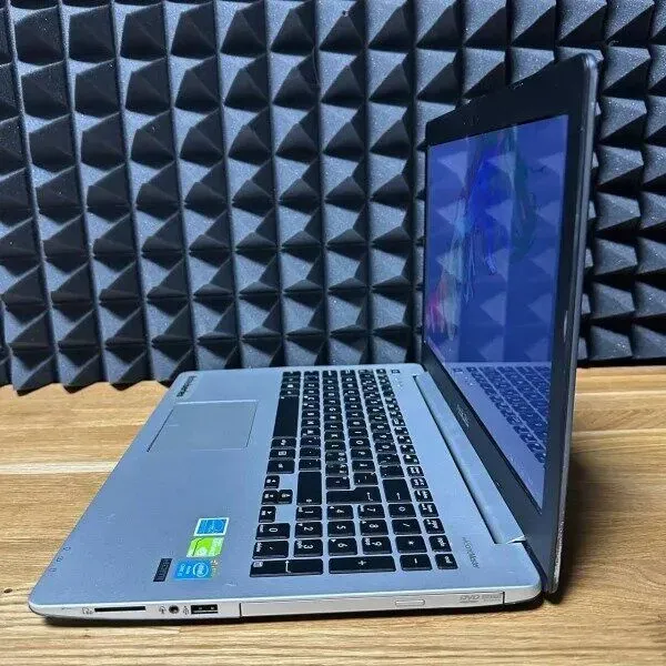 Ноутбук Б-клас Asus R553L / 15.6" (1366x768) TN / Intel Core i5-4200U (2 (4) ядра по 1.6 - 2.6 GHz) / 12 GB DDR3 / 128 GB SSD / nVidia GeForce GT 740M, 2 GB GDDR3, 64-bit / WebCam / DVD-ROM б/в - зображення 6