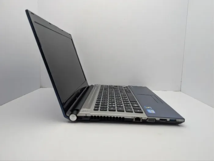 Ноутбук Acer Aspire 4830T / 14" (1366x768) TN / Intel Core i3-2310M (2 (4) ядра по 2.1 GHz) / 8 GB DDR3 / 320 GB HDD / Intel HD Graphics 3000 / WebCam / DVD-ROM б/в - зображення 4