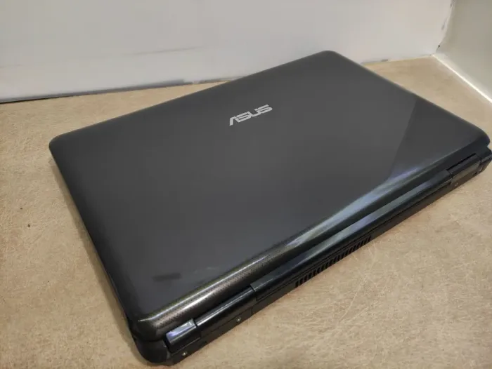 Ноутбук Asus K50IJ / 15.6" (1366x768) TN / Intel Celeron T3000 (2 ядра по 1.8 GHz) / 4 GB DDR2 / 120 GB SSD / Intel GMA 4500M HD Graphics / WebCam / АКБ не тримає б/в - зображення 5