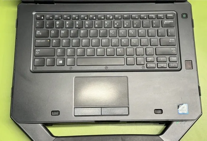 Захищений ноутбук Dell Rugged Latitude 5414 / 14" (1366x768) TN Touch / Intel Core i5-6300U (2 (4) ядра по 2.4 - 3.0 GHz) / 8 GB DDR4 / 256 GB SSD / Intel HD Graphics 520 / WebCam / Fingerprint б/в - зображення 3