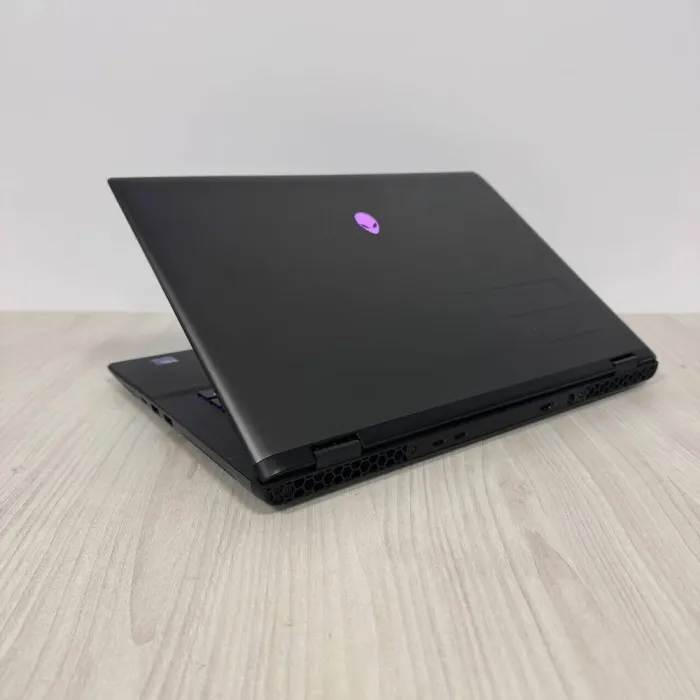 Ігровий ноутбук Dell Alienware m16 R2 / 16" (2560x1600) IPS / Intel Core Ultra 7 155H (16 (22) ядер по 1.4 - 4.8 GHz) / 16 GB DDR5 / 1000 GB SSD NVMe / nVidia GeForce RTX 4070, 8 GB GDDR6, 128-bit / WebCam б/в - зображення 6