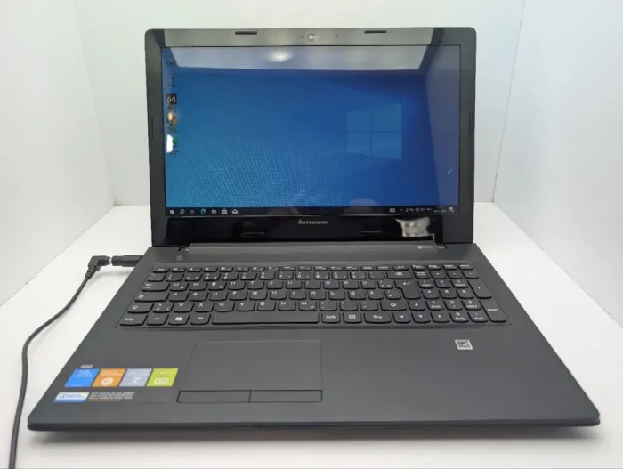 Ноутбук Lenovo G50 / 15.6" (1366x768) TN / Intel Celeron N2830 (2 ядра по 2.16 - 2.41 GHz) / 8 GB DDR3 / 120 GB SSD / Intel HD Graphics / WebCam / DVD-ROM б/в - зображення 2