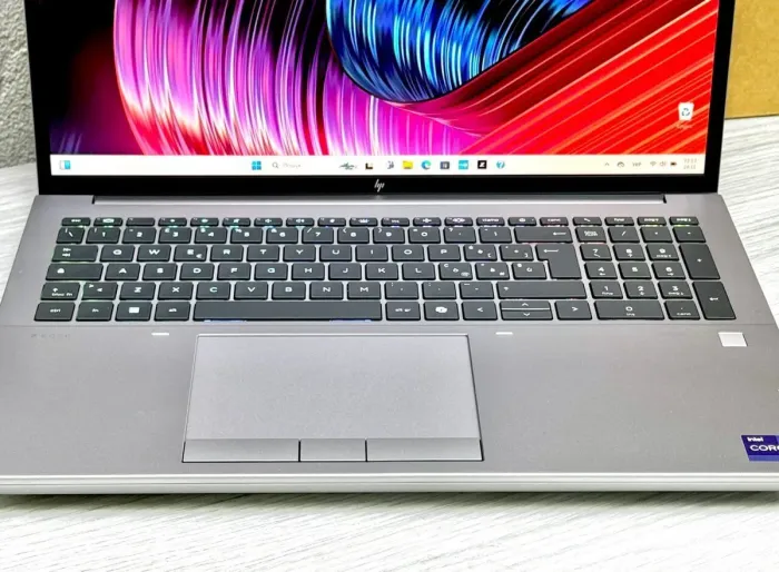 Мобільна робоча станція HP ZBook Firefly 16 G11 / 16" (3840x2400) IPS / Intel Core i9-14900HX (24 (32) ядра по 1.6 - 5.8 GHz) / 32 GB DDR5 / 1000 GB SSD M.2 / nVidia RTX 3500 Ada Generation, 12 GB GDDR6, 192-bit / WebCam / Win 11 Pro - зображення 7