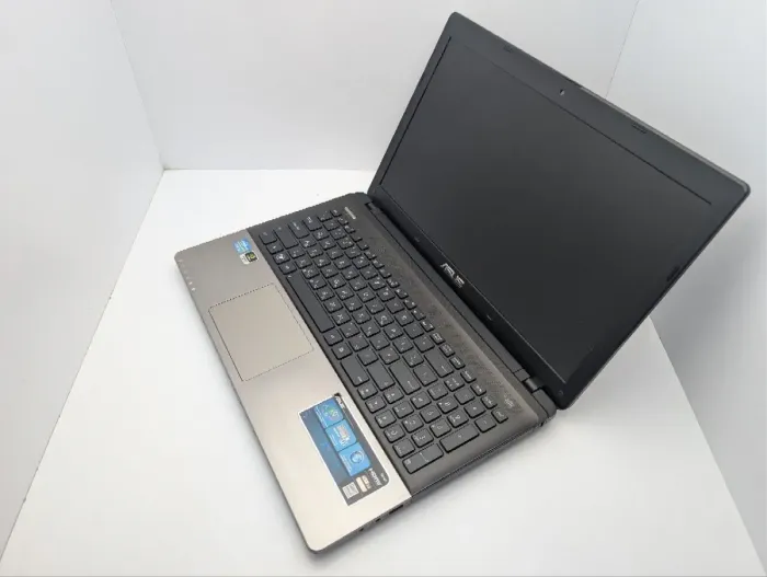 Ноутбук Asus K55 / 15.6" (1366x768) TN / Intel Core i3-3110M (2 (4) ядра по 2.4 GHz) / 8 GB DDR3 / 750 GB HDD / nVidia GeForce 610M, 2 GB GDDR3, 64-bit / WebCam / DVD-ROM б/в - зображення 7