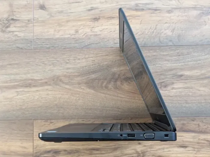 Ноутбук Dell Latitude 5490 / 14" (1920x1080) IPS Touch / Intel Core i5-8250U (4 (8) ядра по 1.6 - 3.4 GHz) / 8 GB DDR4 / 240 GB SSD / Intel UHD Graphics 620 / WebCam / USB 3.1 / HDMI / Windows 11 б/в - зображення 5