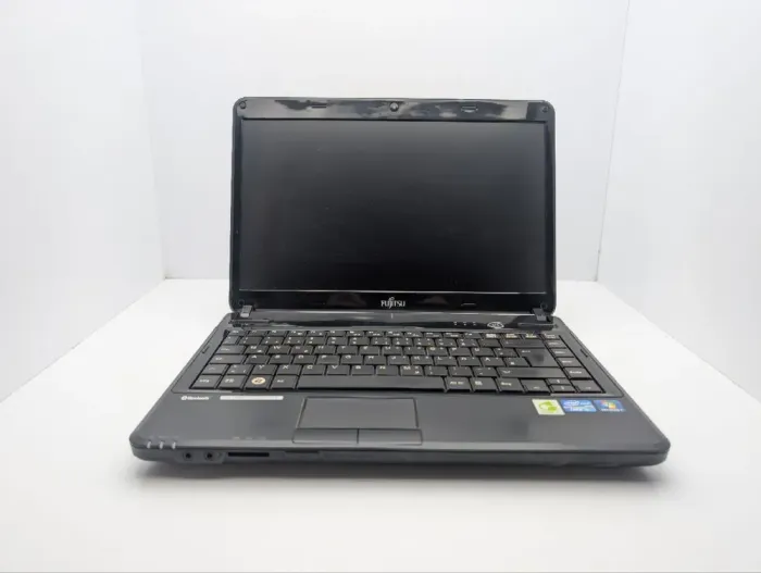 Ноутбук Fujitsu LifeBook AH531 / 15.6" (1366x768) TN / Intel Core i5-2430M (2 (4) ядра по 2.4 - 3.0 GHz) / 6 GB DDR3 / 240 GB HDD / Intel HD Graphics 3000 / WebCam б/в - зображення 7