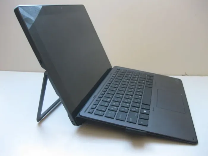 Нетбук-трансформер HP Pro x2 612 G2 / 12" (1920x1280) IPS Touch / Intel Core i5-7Y57 (2 (4) ядра по 1.2 - 3.3 GHz) / 8 GB DDR3 / 256 GB SSD / Intel HD Graphics 615 / WebCam / Win 10 Pro б/в - зображення 2