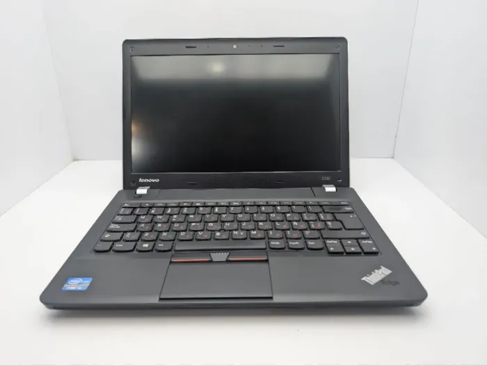 Ноутбук Lenovo ThinkPad E330 / 13.3" (1366x768) TN / Intel Core i3-3120M (2 (4) ядра по 2.5 GHz) / 6 GB DDR3 / 250 GB HDD / Intel HD Graphics 4000 / WebCam / АКБ не тримає заряд б/в - зображення 2