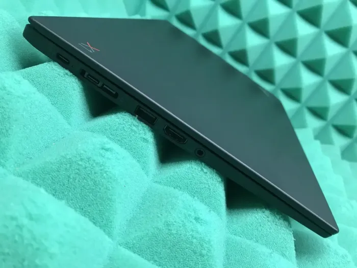 Ультрабук Б-клас Lenovo ThinkPad X1 Carbon (7th Gen) / 14" IPS Touch / Core i5-8365U (4(8) ядра по 1.6-4.1GHz) / 16GB DDR3 / 256GB SSD M.2 / UHD Graphics 620 / WebCam / Fingerprint / б/в - зображення 7