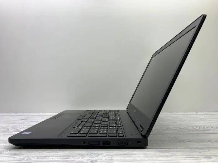 Ігровий ноутбук Б-класу Dell Latitude 5580 / 15.6" (1920x1080) TN / Intel Core i5-7440HQ (4 ядра по 2,8 - 3,8 ГГц) / 16 ГБ DDR4 / 480 ГБ SSD / nVidia GeForce 940MX, 2 ГБ GDDR5, 64-біт / WebCam б/в - зображення 5